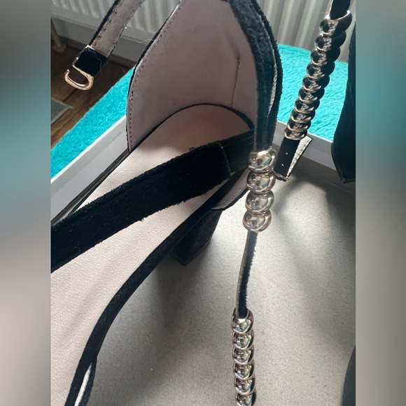 Minimalist Chunky Heeled Ankle Strap Sandals, Black Faux , open toe - Picture 5 of 6